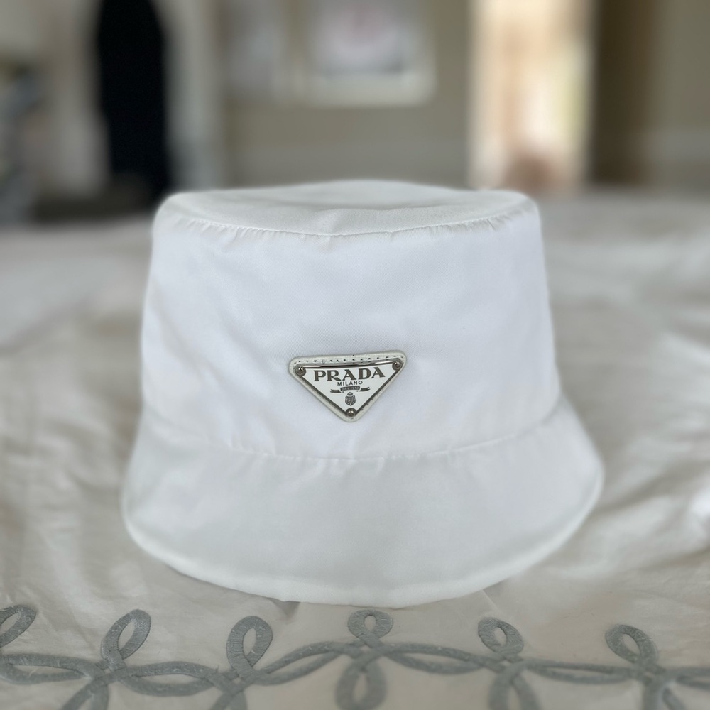 NWT Prada White Bucket Hat Iconic Logo Minimalist Design
